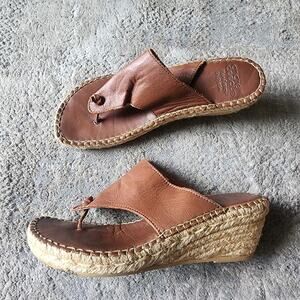 Andre Assous Size 39 US 8.5 Leather Espadrille Sandals Wedge Brown Thong